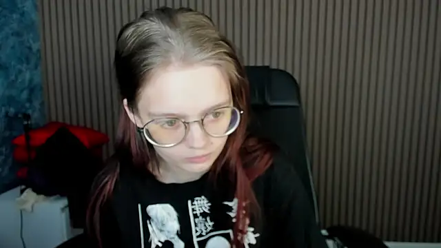 shy_elina01