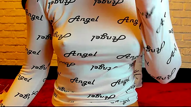 Dimond_Lo live cam screenshot female from Ukraine on CUM.show – Splashy Live Cam Performances