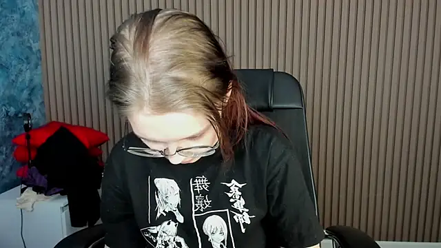shy_elina01