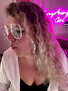 CurvyAnonymousGirl89