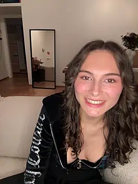 Webcam Model (SophiiaStarr)  is live.Free join now!