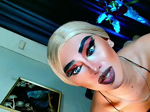 HOLLYWOOD_QUEEN_88