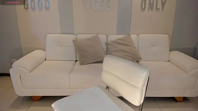 NiaHolland