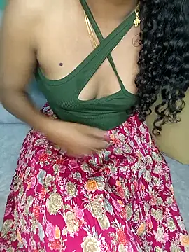 Webcam Model (Tamilpallavi)  is live.Free join now!