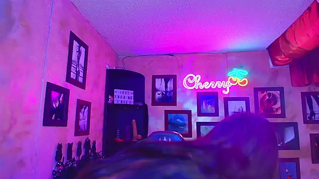 cherryy_bombshelll