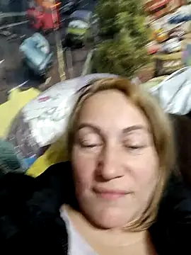wLESLYMOSw