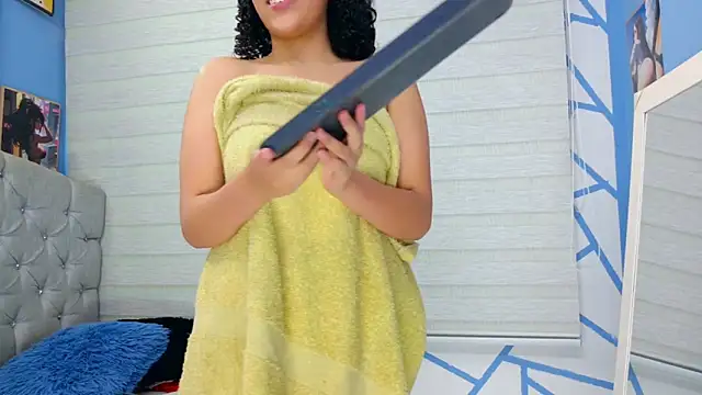 Emily_J18 webcam stripchat model stream image