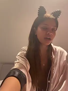 Webcam Model (BellaSummerr)  is live.Free join now!