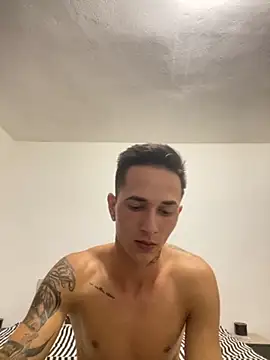 adonis0892 live cam