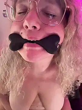CurvyAnonymousGirl89