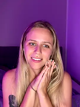 Webcam Model (lunawolf21)  is live.Free join now!