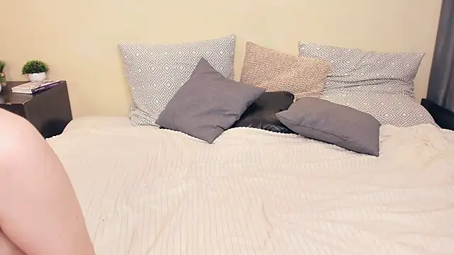 exposed_lizzy