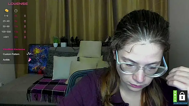 Alicia_redfollow live cam screenshot female from Ukraine on CUM.show – Splashy Live Cam Performances