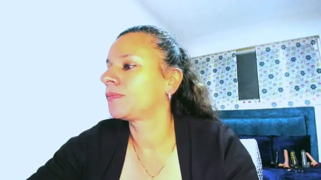 sofi_saliva2511 - Sofi_saliva2511's free webcam - UK Sex Cams