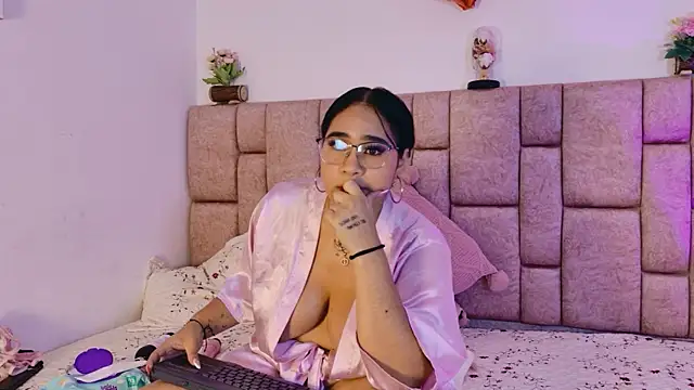 LiaraBloom