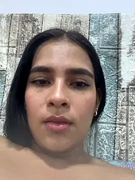 Webcam Model (Valery_lux16)  is live.Free join now!
