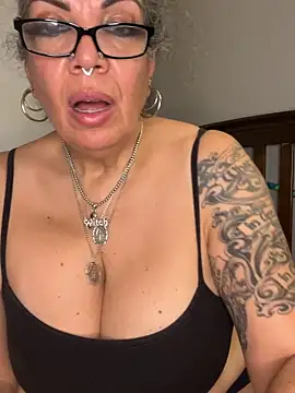Webcam Model (dieseldame1313)  is live.Free join now!