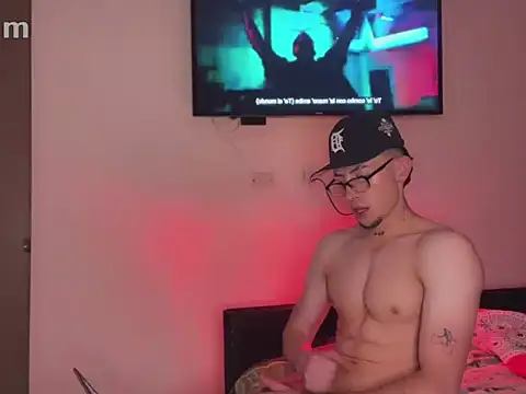 strongManLatino