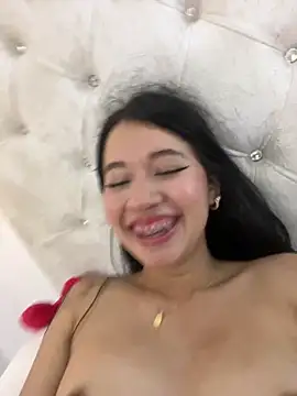Webcam Model (emi_star)  is live.Free join now!