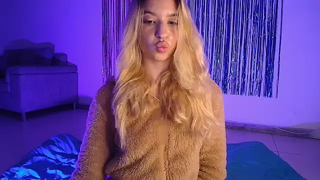 Alina_Lee_t