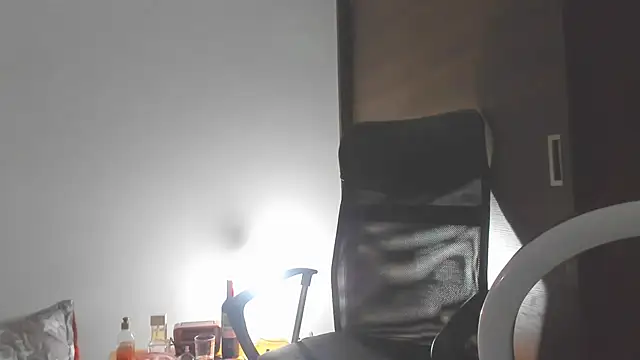 Webcam Model (Liloo8923)  is live.Free join now!