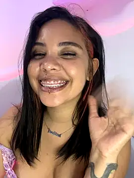 Webcam Model (P_A_U_L_I_N_A_)  is live.Free join now!
