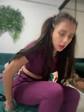 Webcam Model (LaraVegas_)  is live.Free join now!
