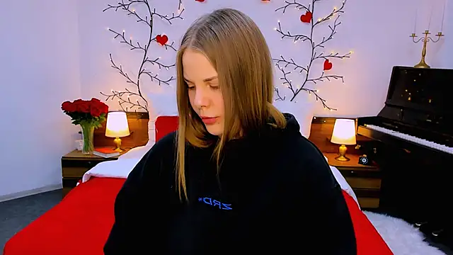 holy_kitty - Holy_kitty's free webcam - UK Sex Cams