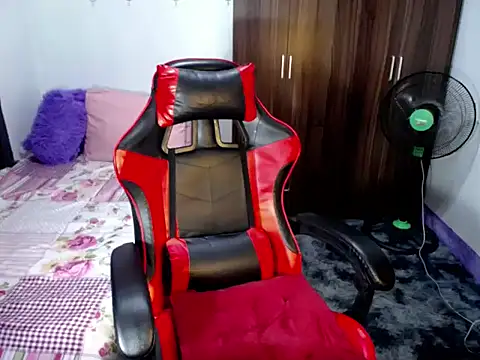 sofiathe1st live cam screenshot tranny on CUM.show – Splashy Live Cam Performances