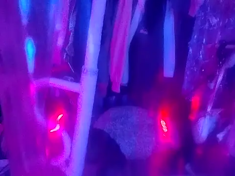 gurlnips