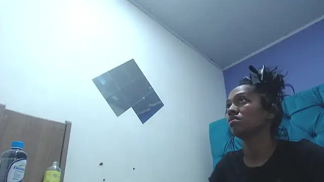 avaleri_cherry from StripChat is Freechat