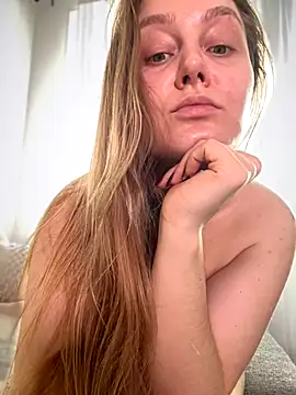 Webcam Model (AlinaCum)  is live.Free join now!