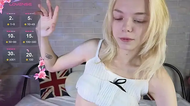 millaholt - MillaHolt's free webcam - UK Sex Cams