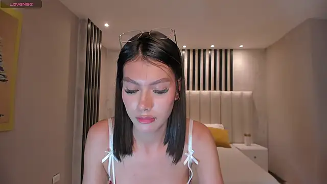 NiaSalvatore webcam stripchat model stream image