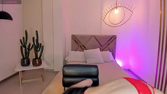 MiaLaurence