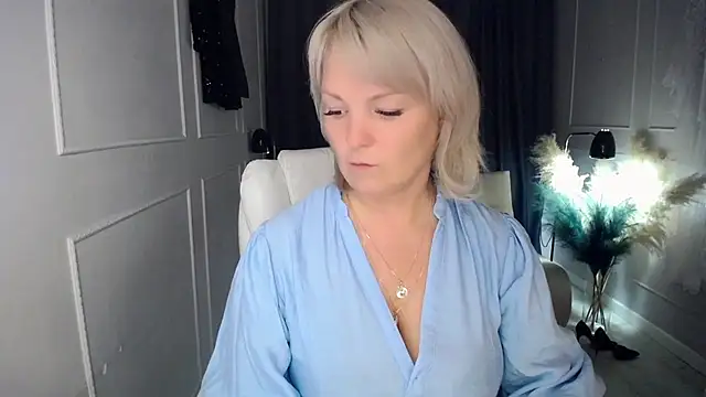 Juarnea webcam stripchat model stream image