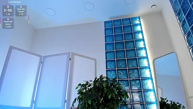 Mia_Cheers
