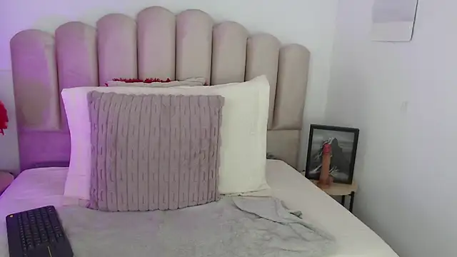 miawhite_x1