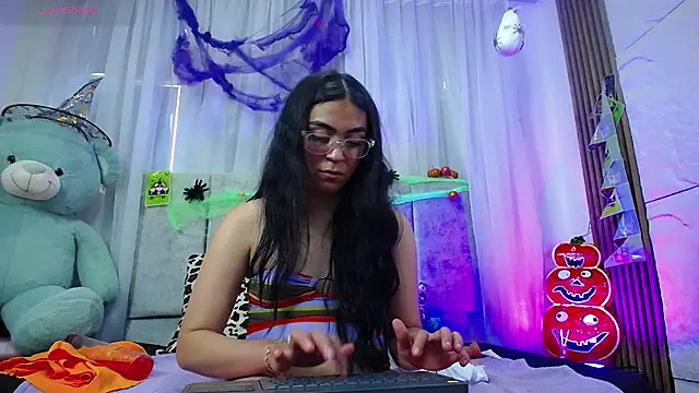 emy_brunette