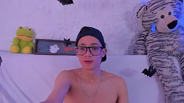 thiago_kinghot - Thiago_kinghot's free webcam - UK Sex Cams