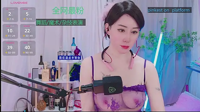 Luck_Lili_'s Stripchat show and profile