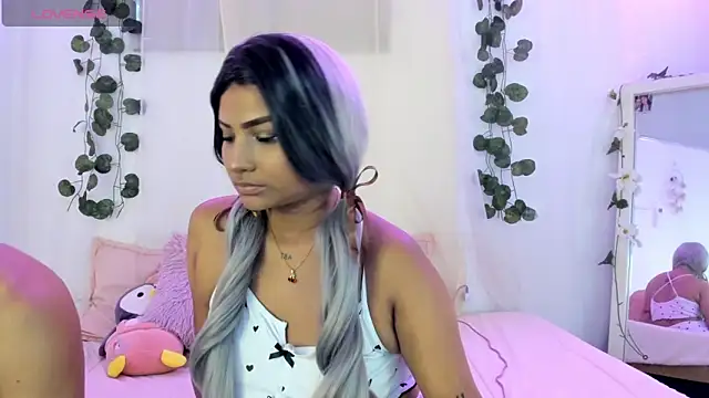 catalina_and_rog... Live Webcam on Stripchat