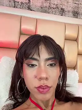 BellaHarper1