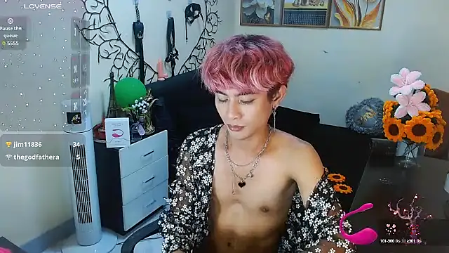 WildestTwink live cam screenshot males on CUM.show – Splashy Live Cam Performances