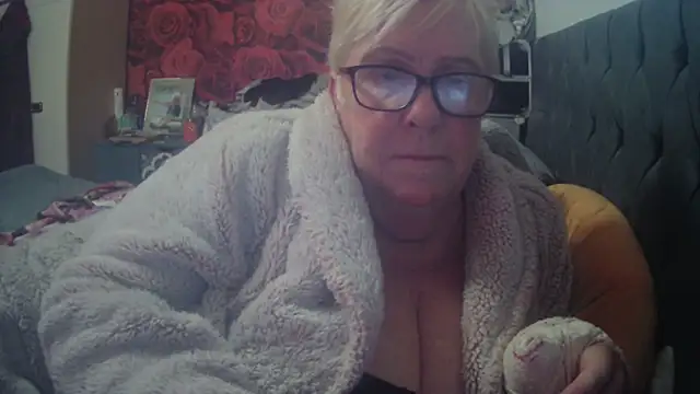 Playful_MILF_Demi