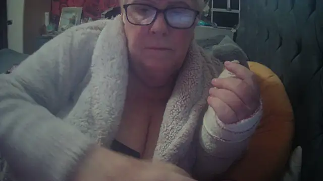 Playful_MILF_Demi