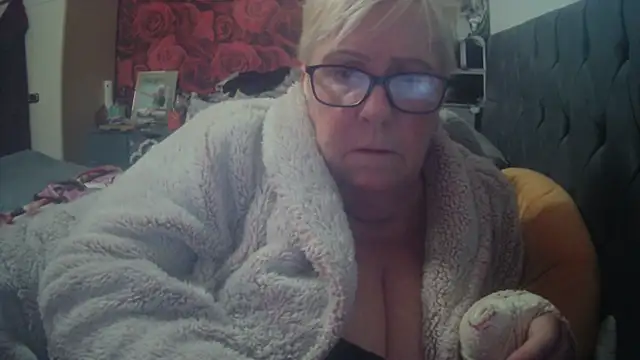 Playful_MILF_Demi