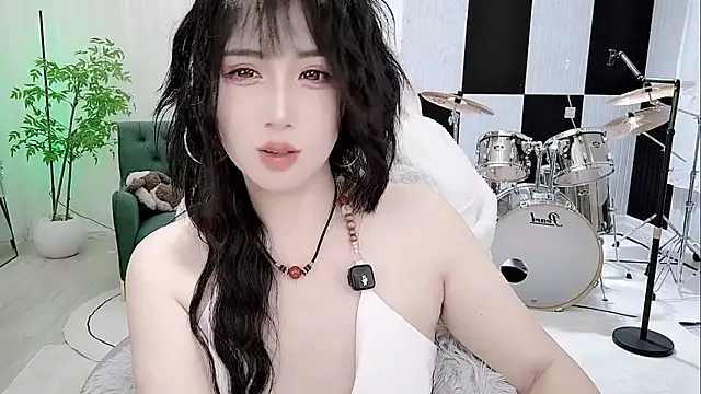 Evangelin-e live cam screenshot female on CUM.show – Splashy Live Cam Performances