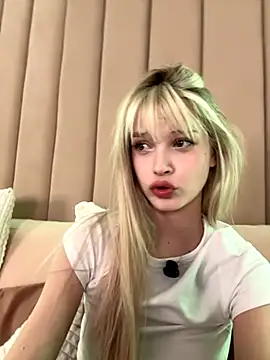 BellaSecrett Live Webcam on Stripchat