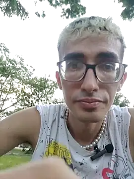 moorejhosua live cam screenshot malefemale on CUM.show – Splashy Live Cam Performances